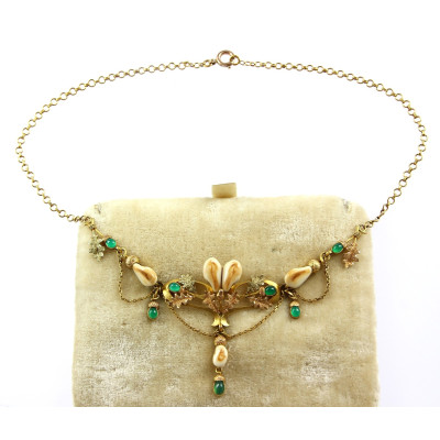 Rakousko-uherský zlatý koliér s grandlemi a chryzoprasy