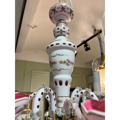 Růžovo-bílý skleněný lustr, Československo