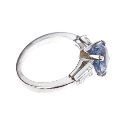 Platinum ring with sapphire 2,36 ct