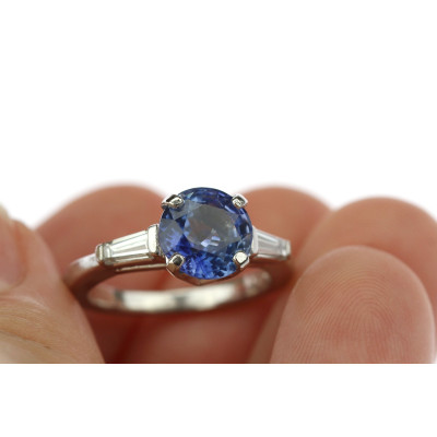 Platinový prsten se safírem 2,36 ct