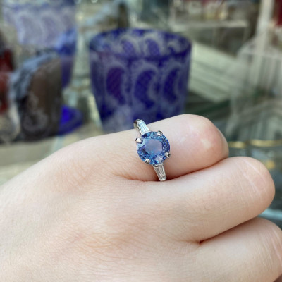 Platinum ring with sapphire 2,36 ct