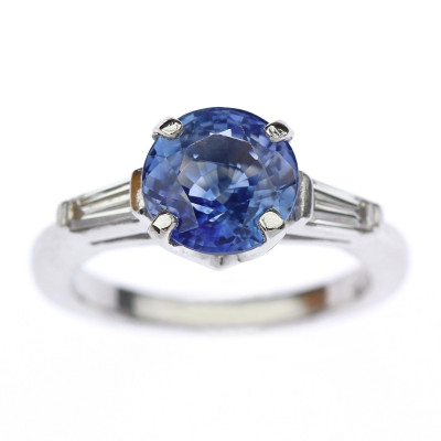Platinum ring with sapphire 2,36 ct