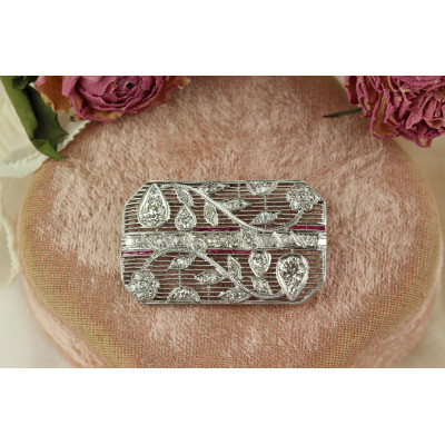 Art deco platinová brož s diamanty a rubíny