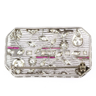 Art deco platinová brož s diamanty a rubíny