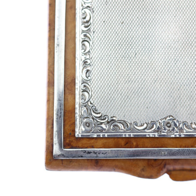 Pudřenka z kořenice se stříbrnou dekorací