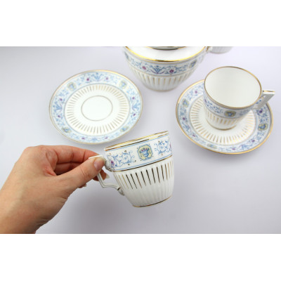 Přátelský porcelánový servis na kávu