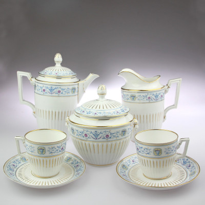 Přátelský porcelánový servis na kávu