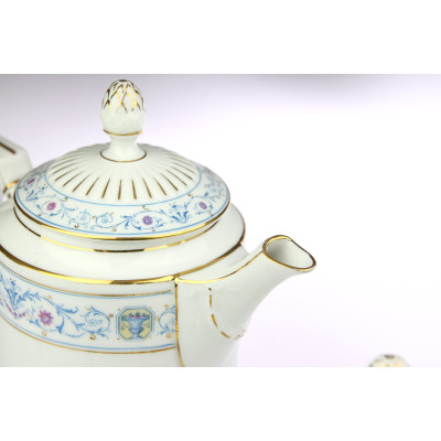 Přátelský porcelánový servis na kávu