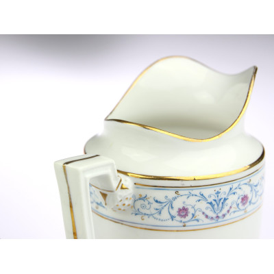 Přátelský porcelánový servis na kávu