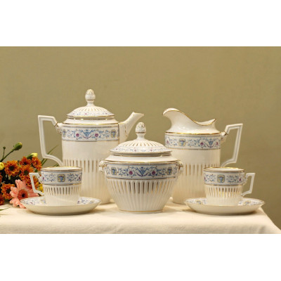 Přátelský porcelánový servis na kávu