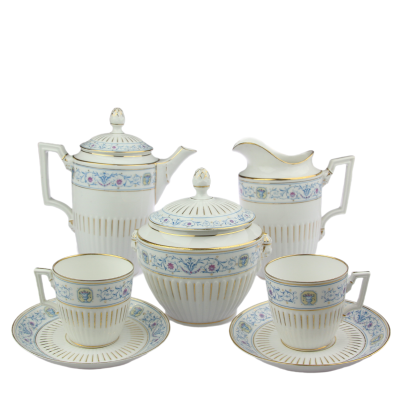 Přátelský porcelánový servis na kávu