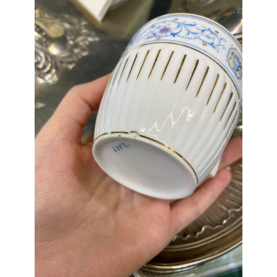 Přátelský porcelánový servis na kávu