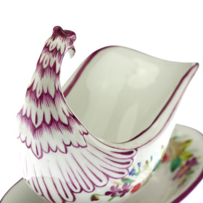 Porcelánový omáčník s paví hlavou