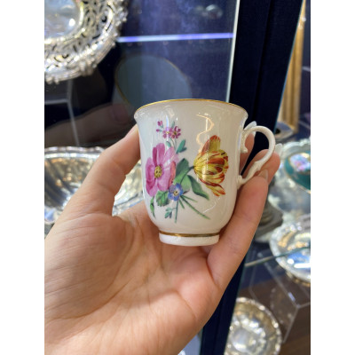 Porcelánový šálek s malovanými květy - Vídeň