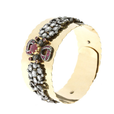 Gold bracelet with ruby bow and diamonds - 17 cm