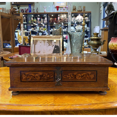 Dřevěná truhlička s intarzií - 19. století