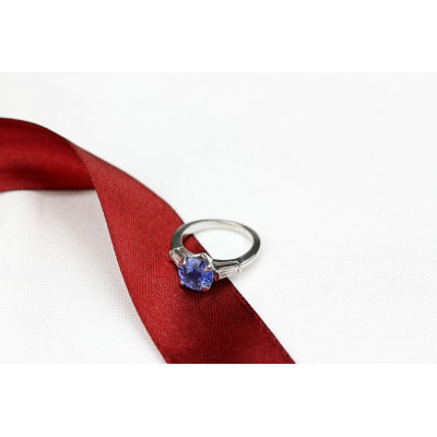 Platinový prsten se safírem 2,36 ct