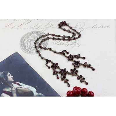 Granátový náhrdelník