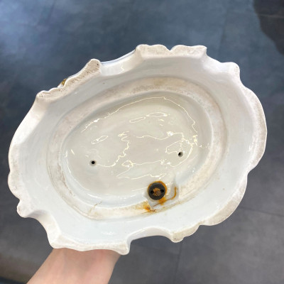 Figurální porcelánový svícen