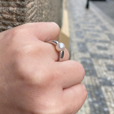 White gold ring with pearl