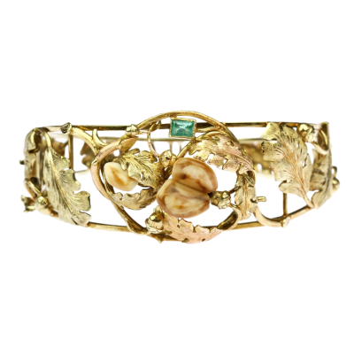 Gold bracelet with grandels and emerald