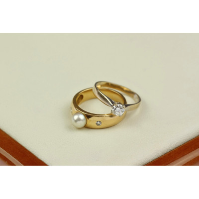 Zlatý prsten s perlou a diamanty
