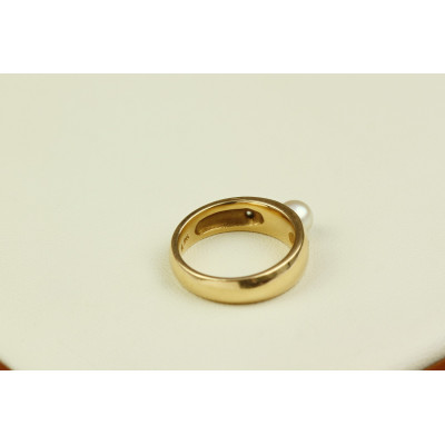 Zlatý prsten s perlou a diamanty