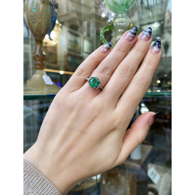 Zlatý prsten se smaragdem a diamanty