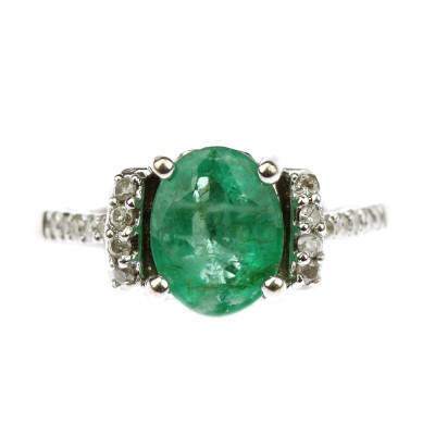 Zlatý prsten se smaragdem a diamanty