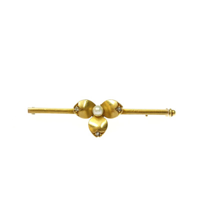 Gold brooch with pearl and diamonds