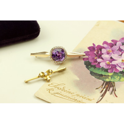 Gold brooch with pearl and diamonds