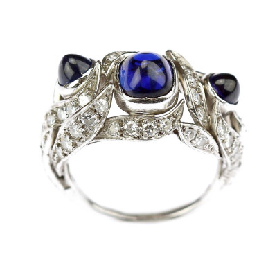 Platinový prsten se safíry a diamanty