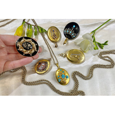 Austro-Hungarian gold locket with turquoises and pearls