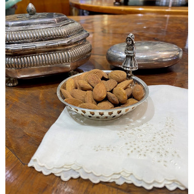 Stříbrná mistička s figurkou dívky - Martin Mayer