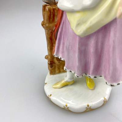 Porcelánová soška ženy - Vídeň, 18. století