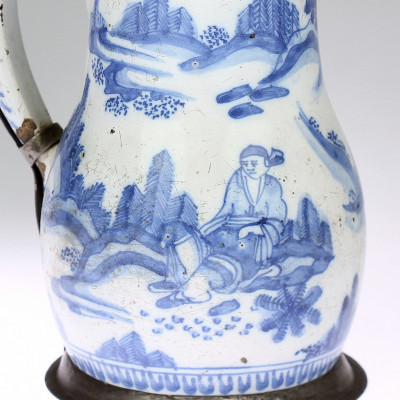 Fajánsový korbel s chinoiserií - rok 1748