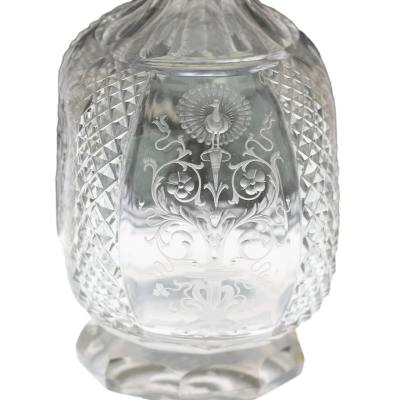 Broušená skleněná karafa