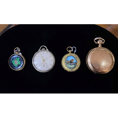 Tříplášťové zlaté kapesní hodinky s emaily