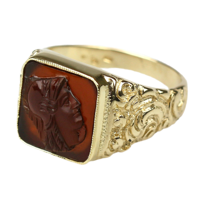 Gold men's ring with tortoiseshell cameo