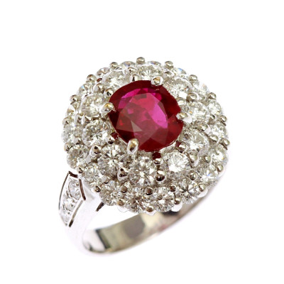 Gold ring with ruby and diamonds