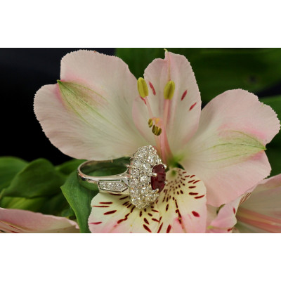 Gold ring with ruby and diamonds