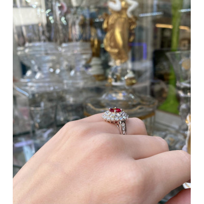 Zlatý prsten s rubínem a diamanty