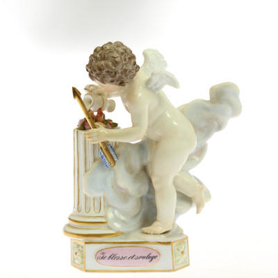 Porcelánová soška amora s šípem - Míšeň, 19. století