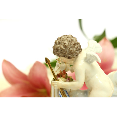 Porcelánová soška amora s šípem - Míšeň, 19. století