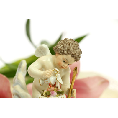 Porcelánová soška amora s šípem - Míšeň, 19. století