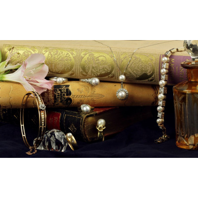 Bílozlatý prsten s perlou