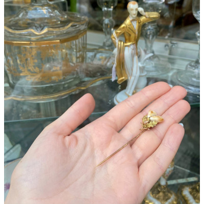 Gold pin with grandels - 1920s