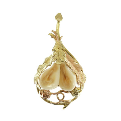 Gold pendant with grandels