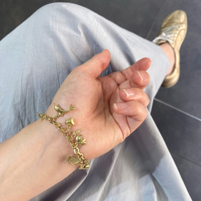 Gold bracelet with 23 charms - 17,5 cm