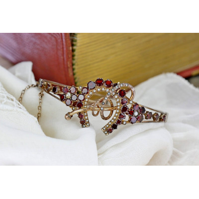 Garnet bracelet with horseshoe motif – turn of the 19th and 20th Century